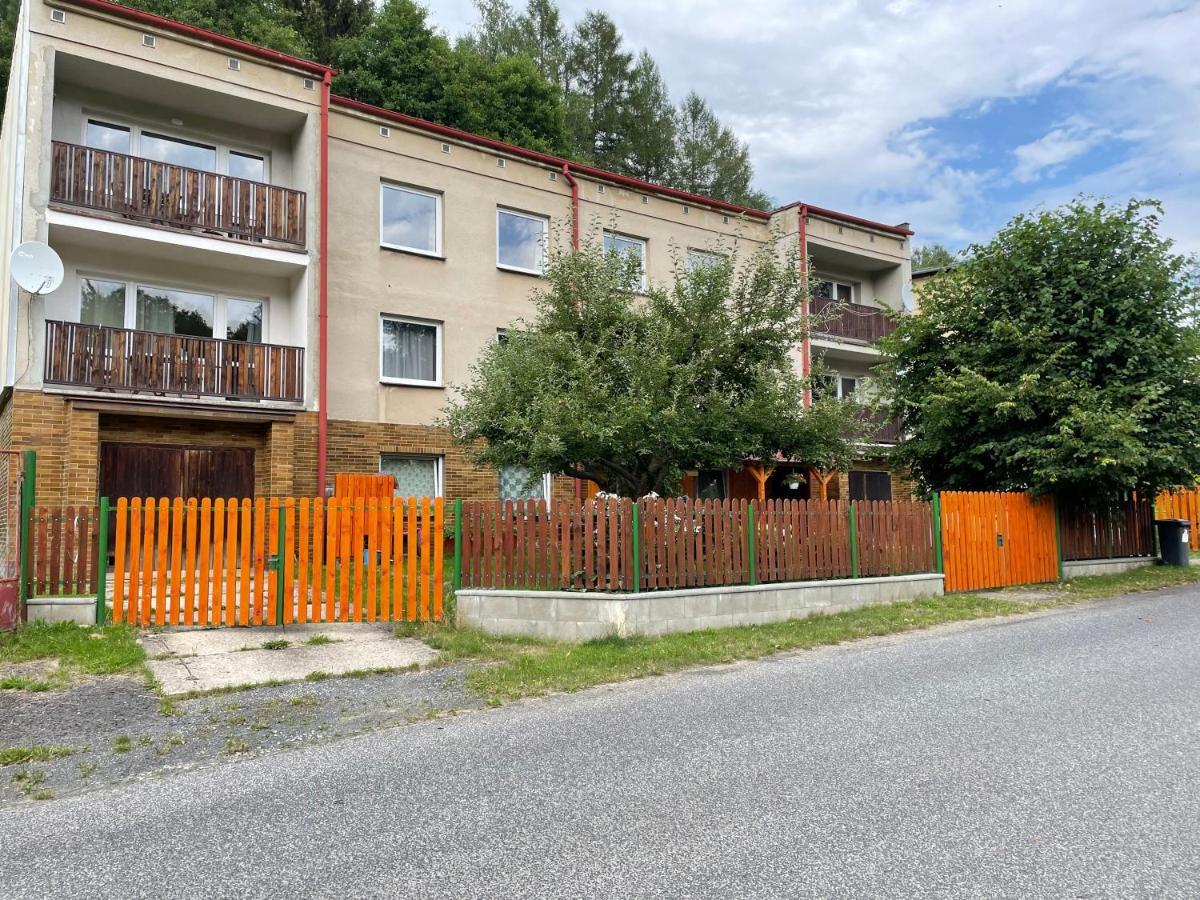 Apartmany Pod Prehradou Chřibská Exteriör bild